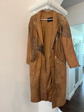 Vintage-Inspired Brown Leather Trench Coat